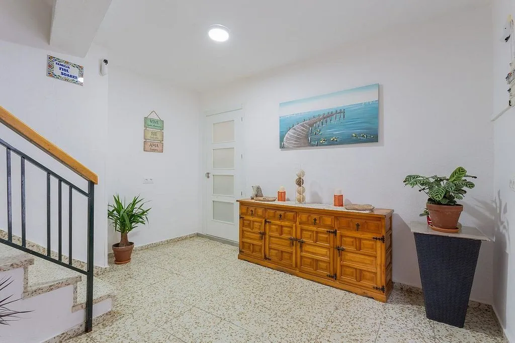Entrée - Three-Bedroom House with Terrace in Ítrabo