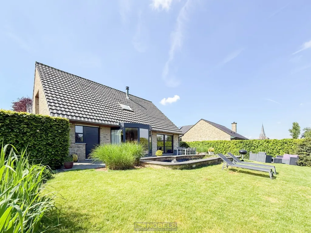 Aed - Instapklare Villa with Garage in Wortegem