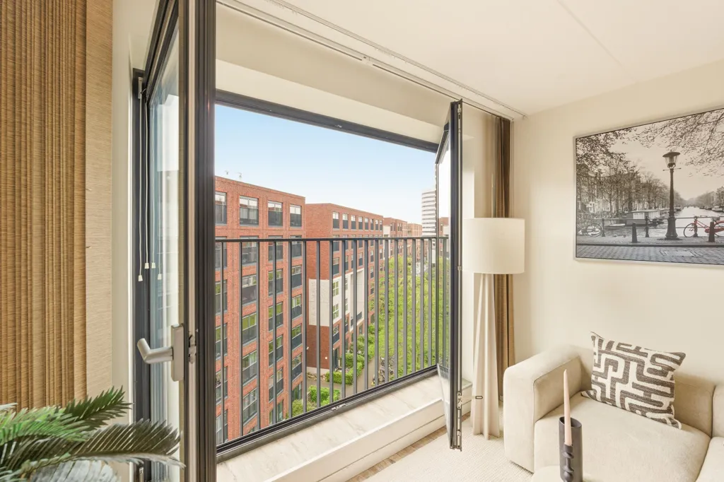 Balcone - Modern Studio with French Balcony in Amstelkwartier