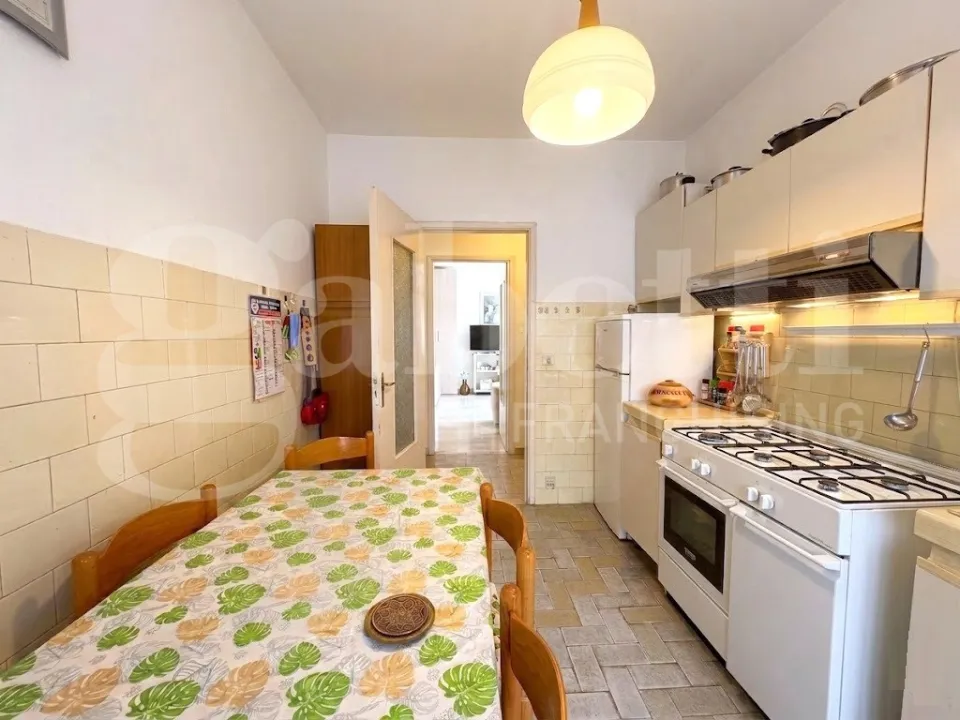 Cucina - Appartamento con possibilità di ristrutturazione ad Avenza