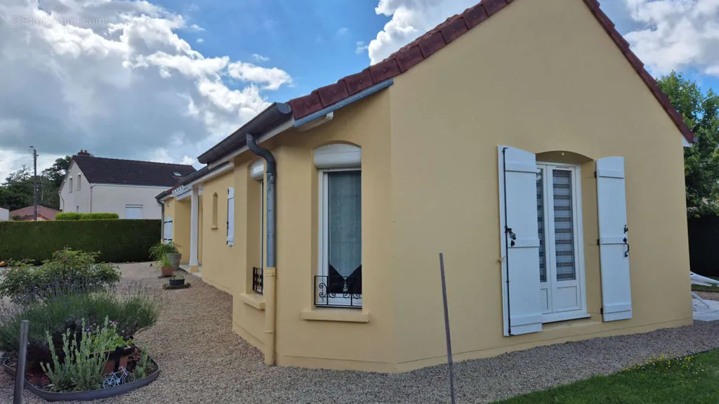 4-toaline maja asukohas Paray-Le-Monial