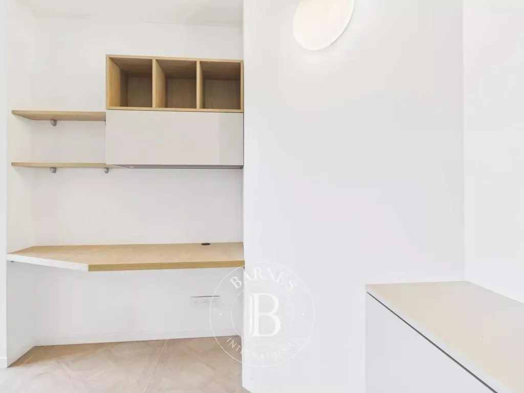 Bureau - Appartement 1 Chambre avec Vue Dégagée à Kirchberg