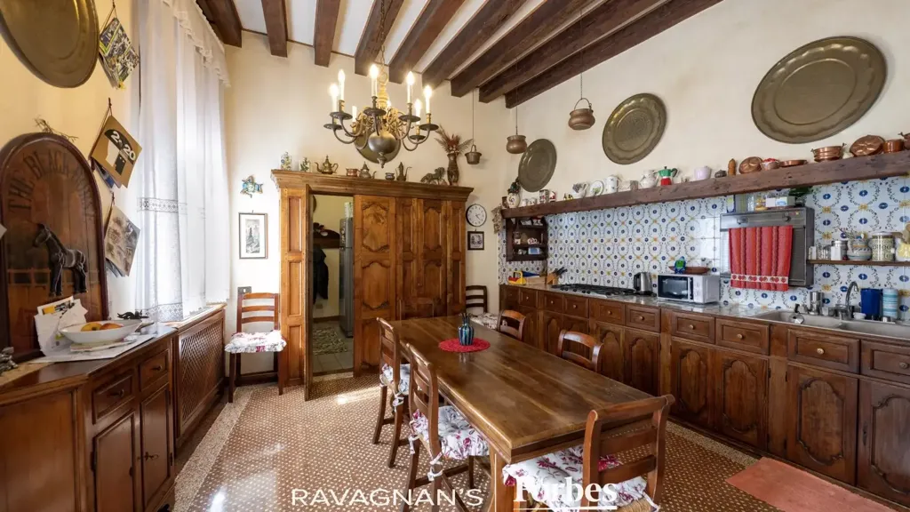 Dining Room - 10-Room Apartment with Canal View in Venice