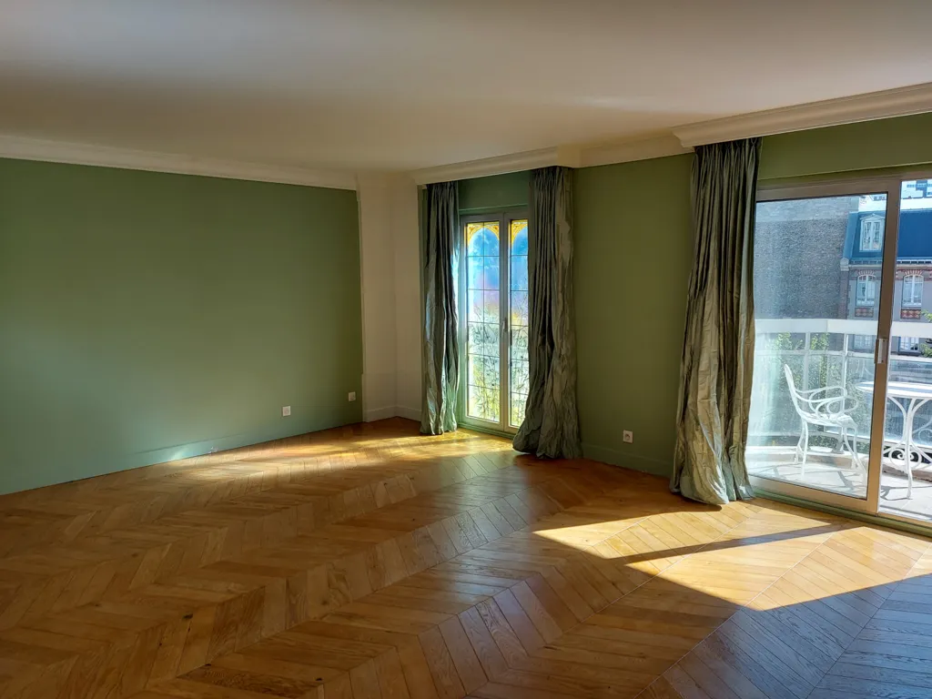 Séjour - Appartement 2/3 Pièces avec Balcon dans Résidence Services à Paris 15ème