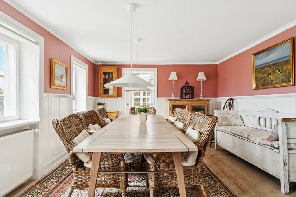 Salle à manger - Conservation-Grade Lighthouse Farmhouse on West Coast