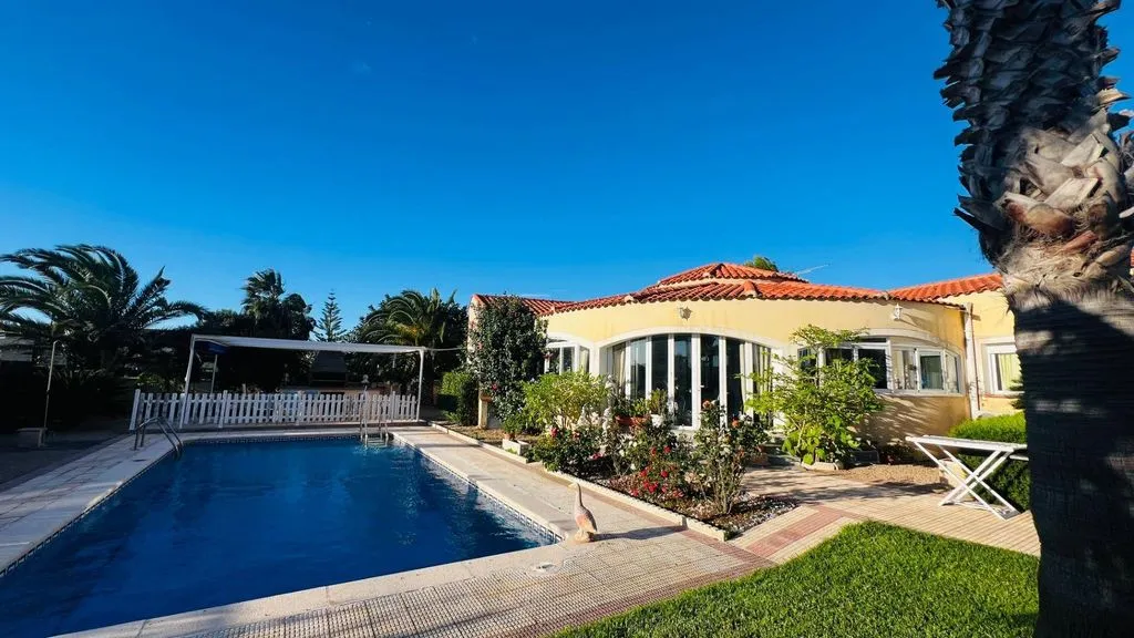 Piscine - Detached Villa with Pool in Miami Platja