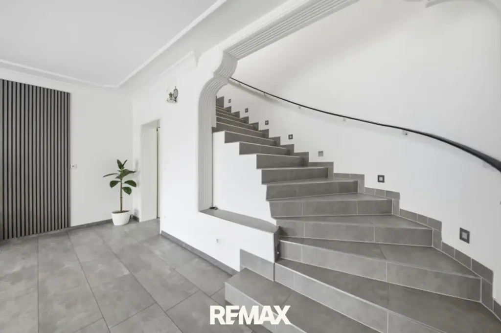 Pièces - Multi-Unit House with Expansion Potential in Haschendorf