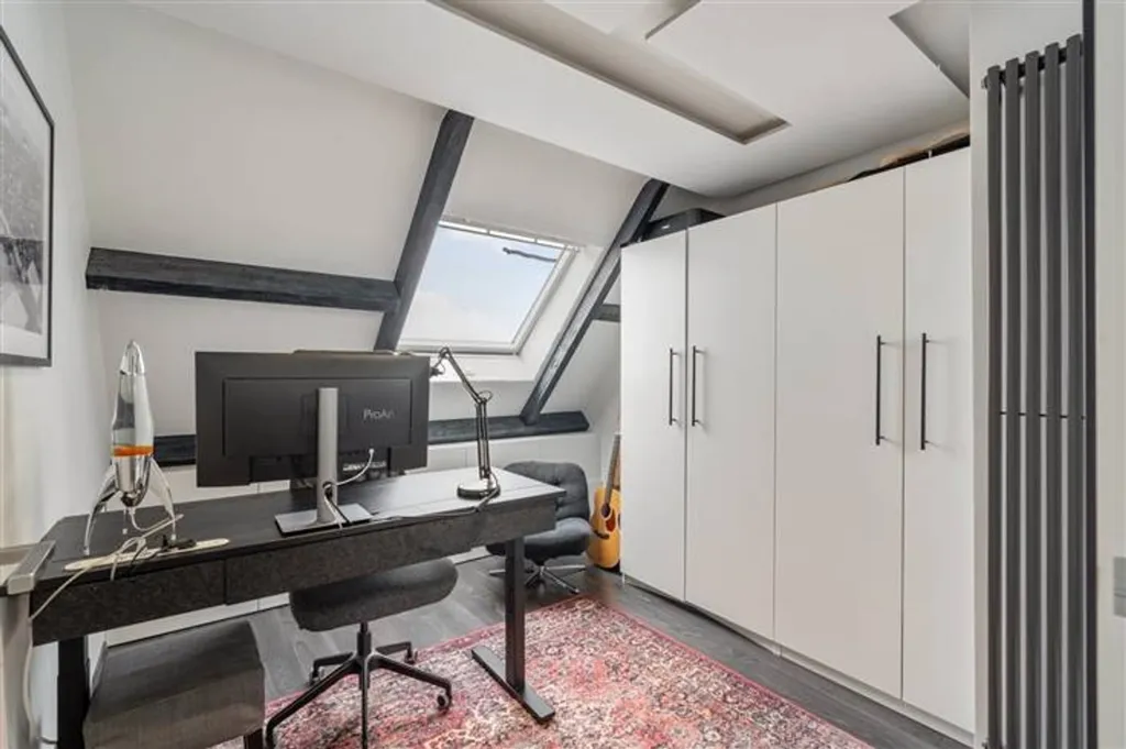 Kabinet - Duplex with Balcony near Autoroute in Town Centre
