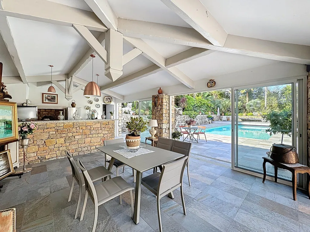 Terrasse - Villa Récemment Construite avec Piscine à Mougins