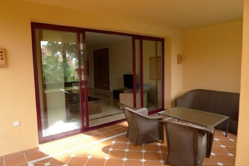 Terrasse - Beachside Flat with Pool in Marbella