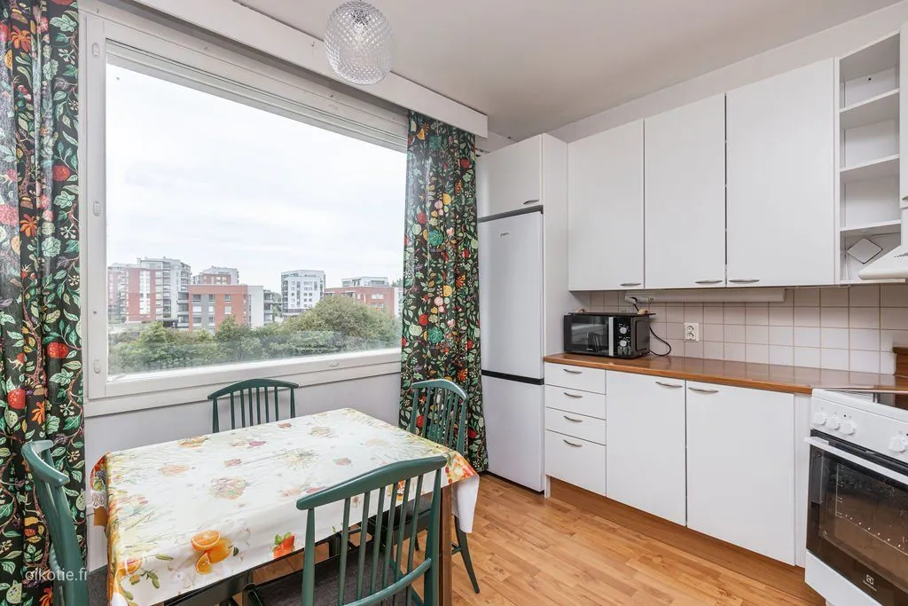 Cuisine - Apartment with Balcony in Suikkila, Turku