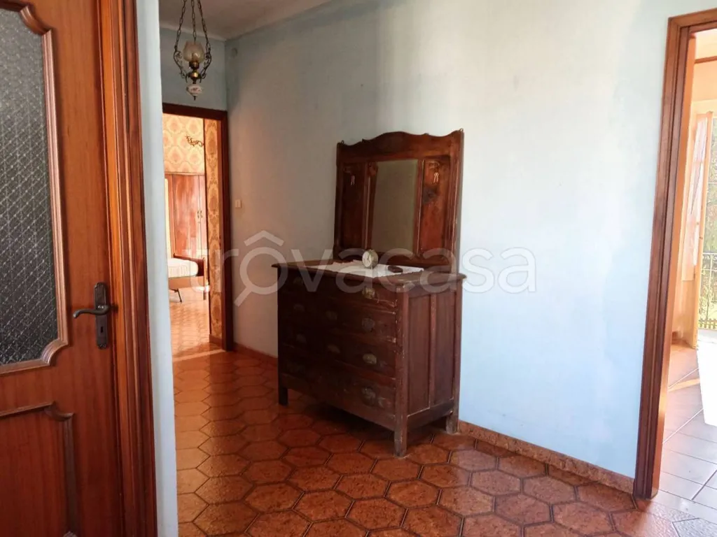 Esik - Cascina with Open Views in Narzole, Moriglione