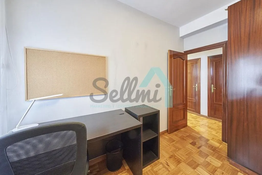 Studio - Furnished Flat with Study Spaces in Oviedo