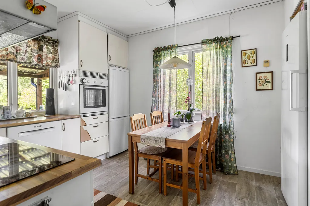 Kitchen - 1-Storey Villa with Garden in Alberga
