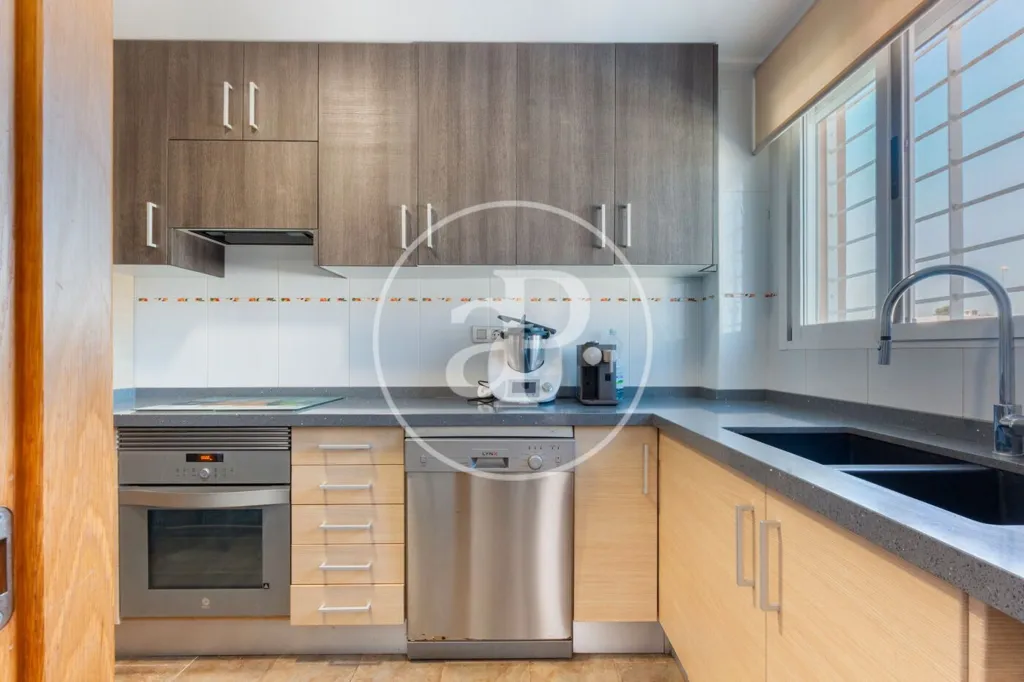 Cucina - Twin-Storey House with Pool near Beaches