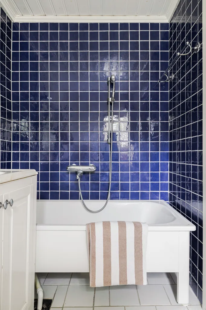 Salles de bain - Terraced House with Private Courtyard in Stenkulla