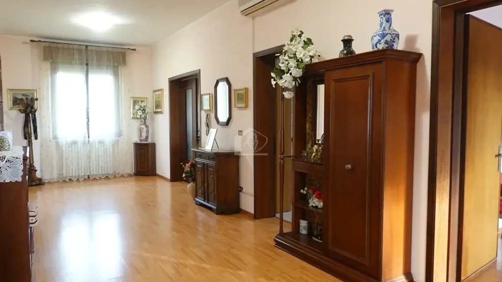 Entrée - Semi-detached Apartment with Garden in Suzzara
