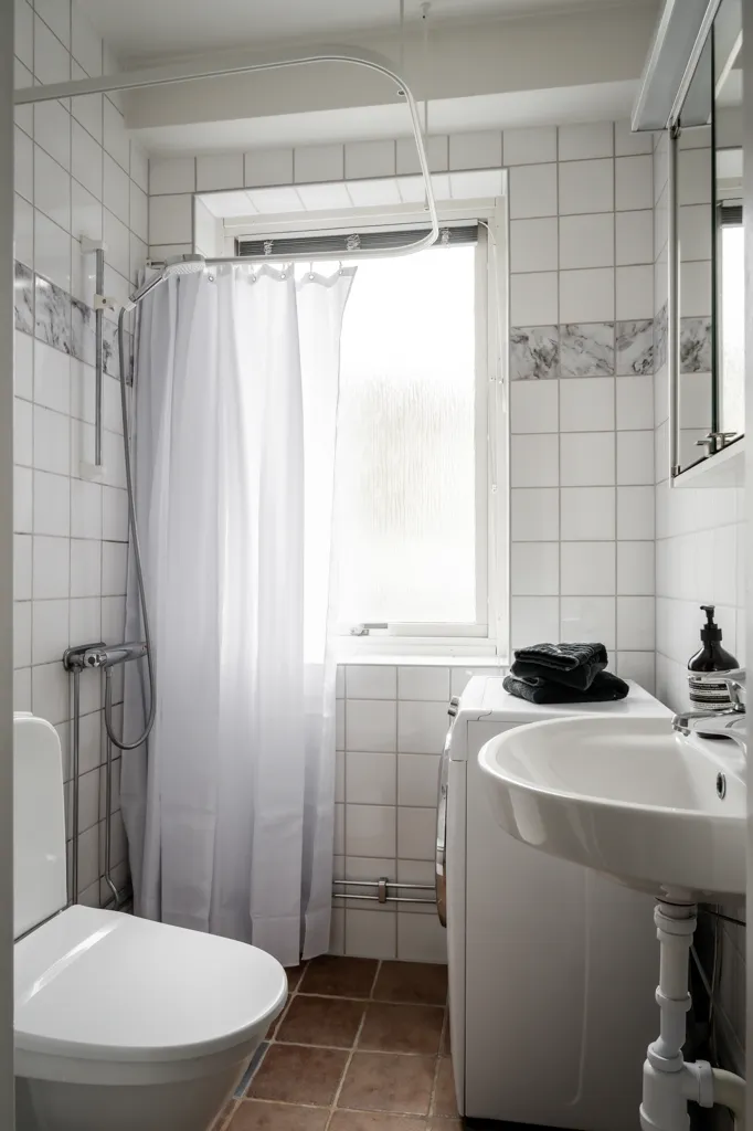 Salles de bain - Charming Renovated Flat with Balcony in Borås