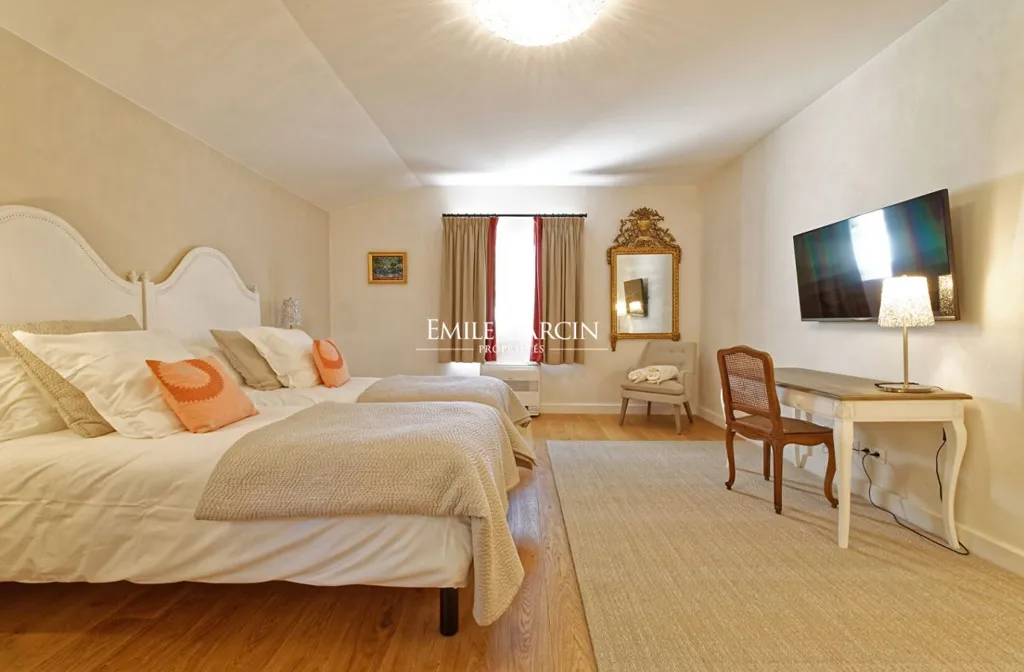 Bedrooms - Luxury Villa with Private Lake in Brignoles