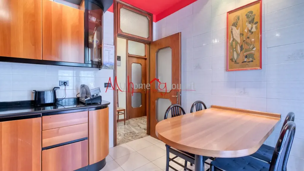 Kitchen - Four-Bedroom Apartment with Balconies in Padova