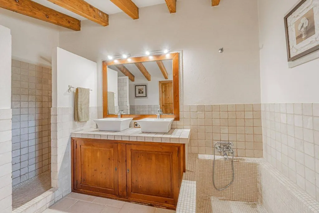 Bathrooms - Luxury Farmhouse with Pool in Calvià