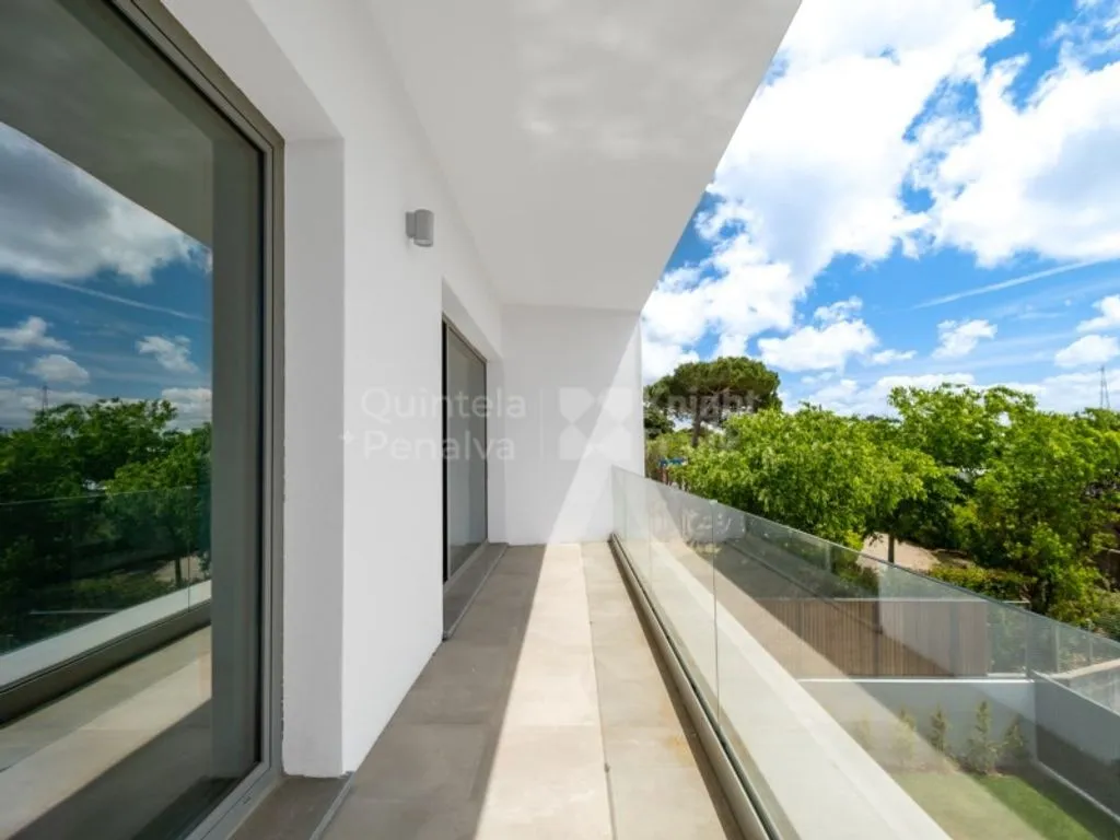 Balcon - New Villa with Pool in Cascais