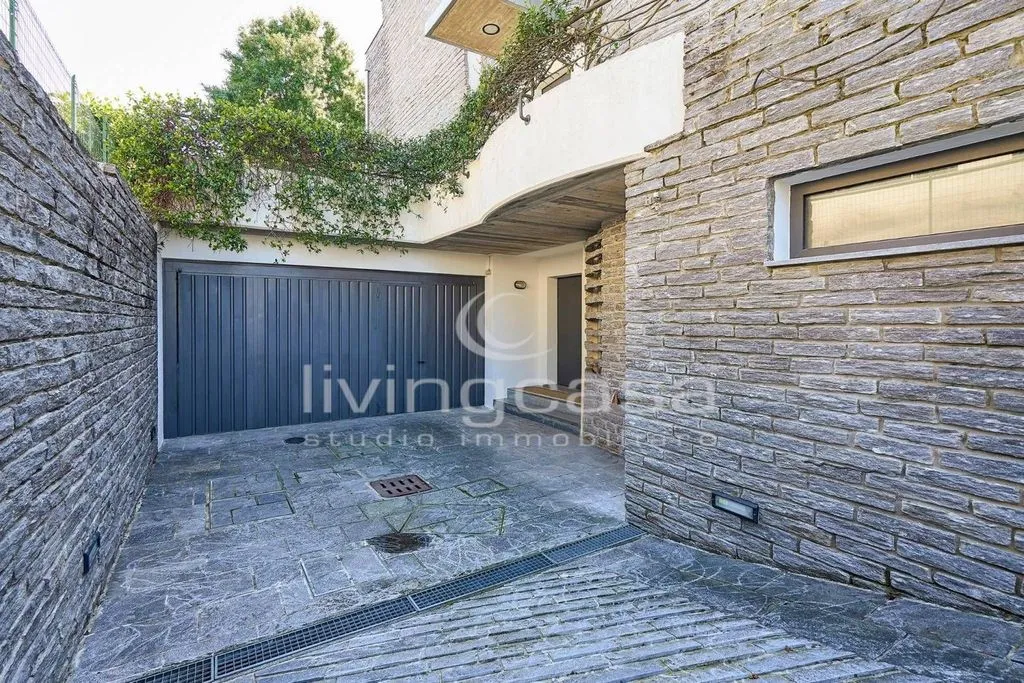 Jardin - Luxury Villa with Panoramic Tower in Besana in Brianza