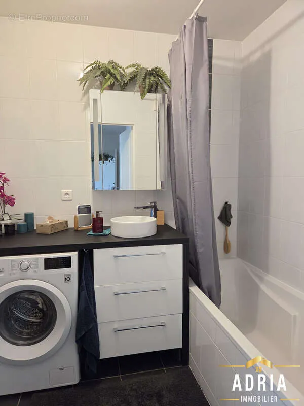 Vannitoad - Bright 3-Bed Apartment with Parking in Russange