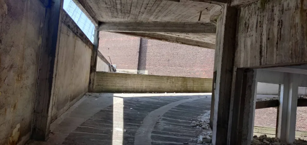 Garage - Bâtiment Commercial Atypique sur la Nieuwe Graanmarkt à Bruxelles