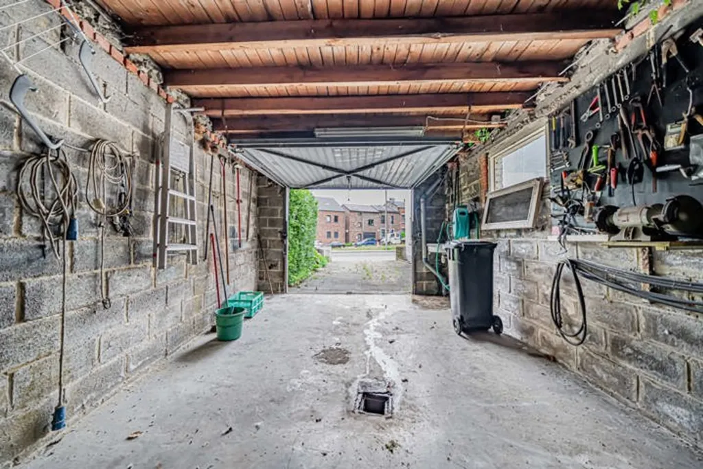 Garage - House with Terrace in Herstal