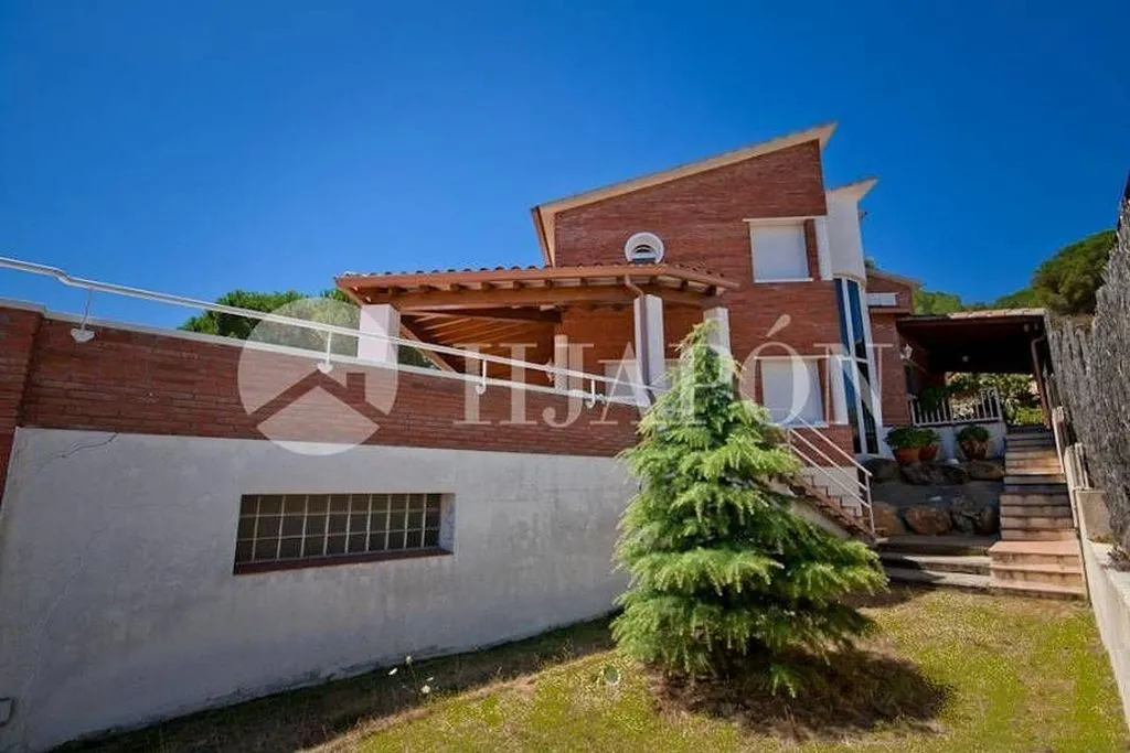 Välivaade - House with Indoor Pool in Argentona