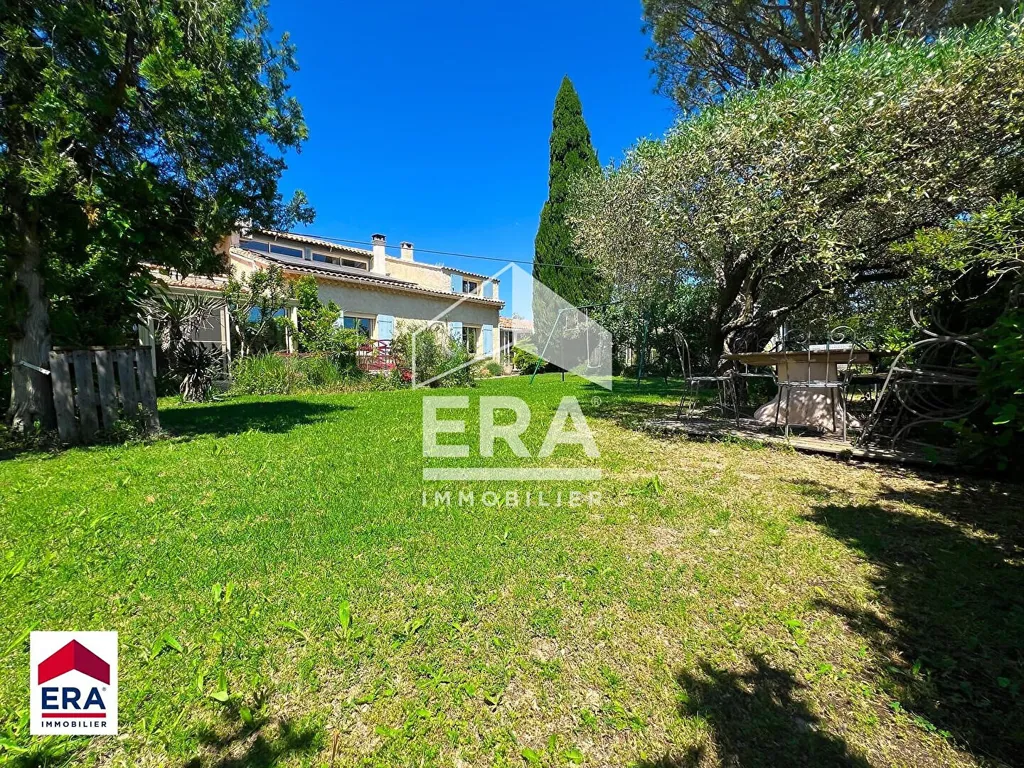 Giardino - Spacious House with Pool in Bédarrides