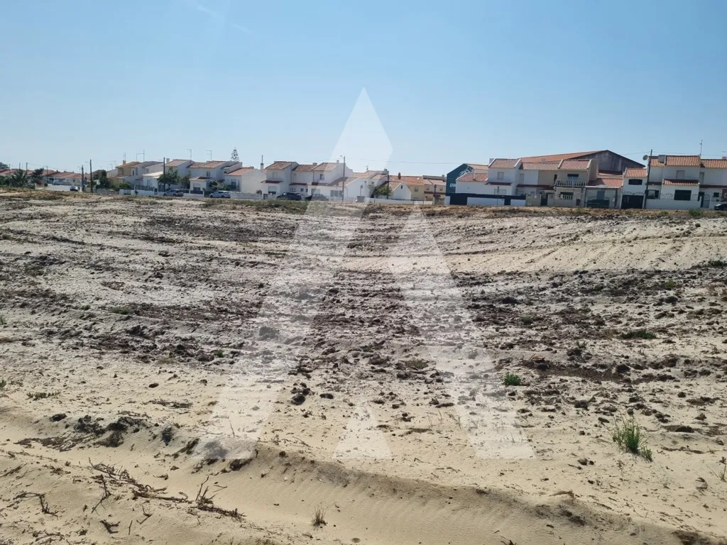 Aed - Construction Plot with 10 Apartments in Nazaré