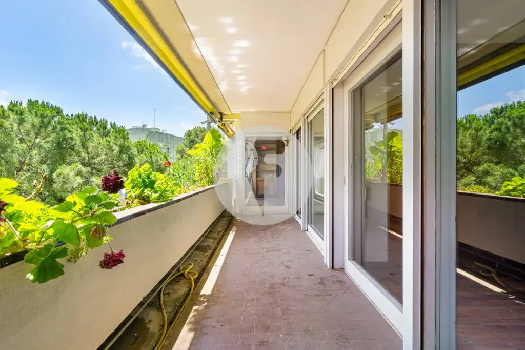 Balcony - Spacious Flat with Terrace in Exclusive Barcelona