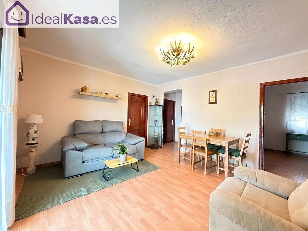 Elutuba - 3-Bedroom Flat with Terrace in Los Pájaros