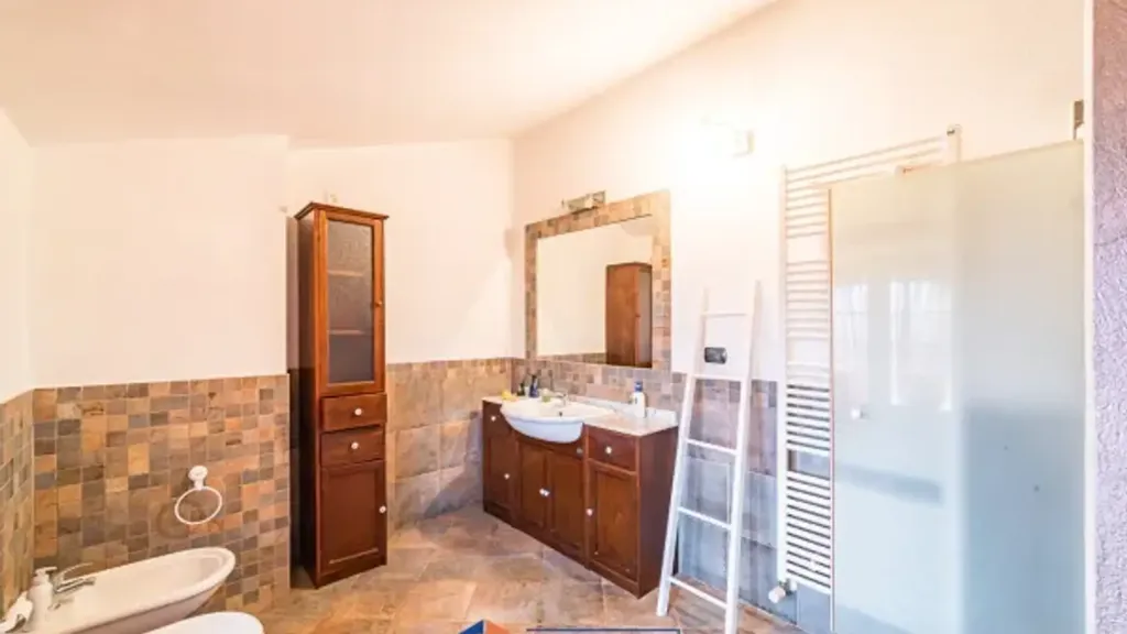 Bathrooms - Rustic Villa with Private Garden in Genola