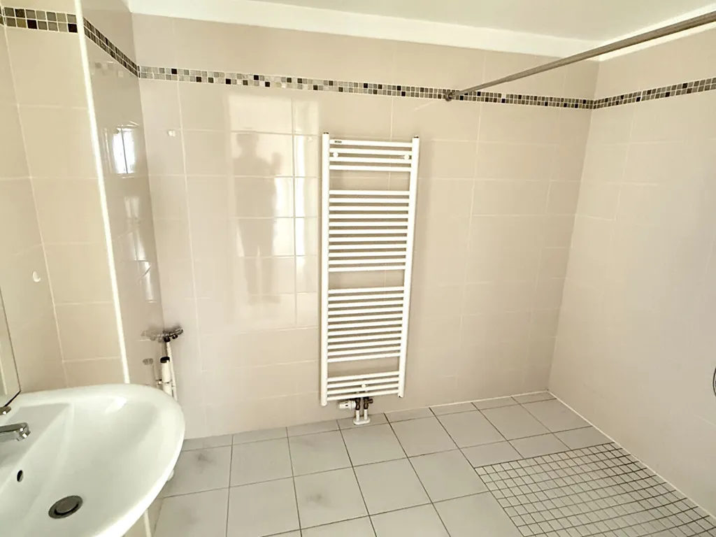 Salles de bain - Appartement F3 avec Balcon et Parking à Caen