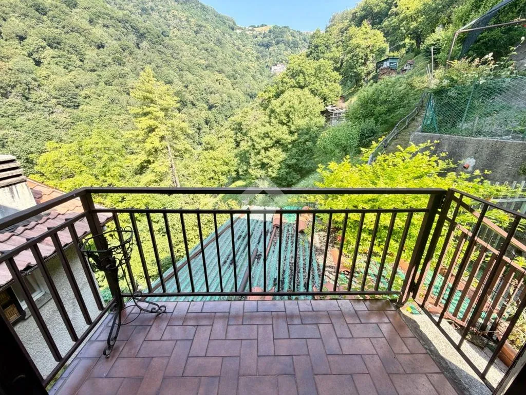 Balcony - Historic Semidetached House with Balconies in Urida