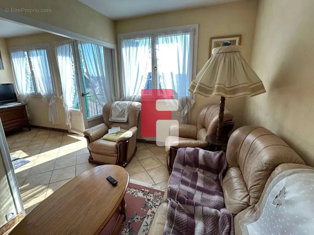 Living Room - Apartment with Balcony in Sainte-Savine