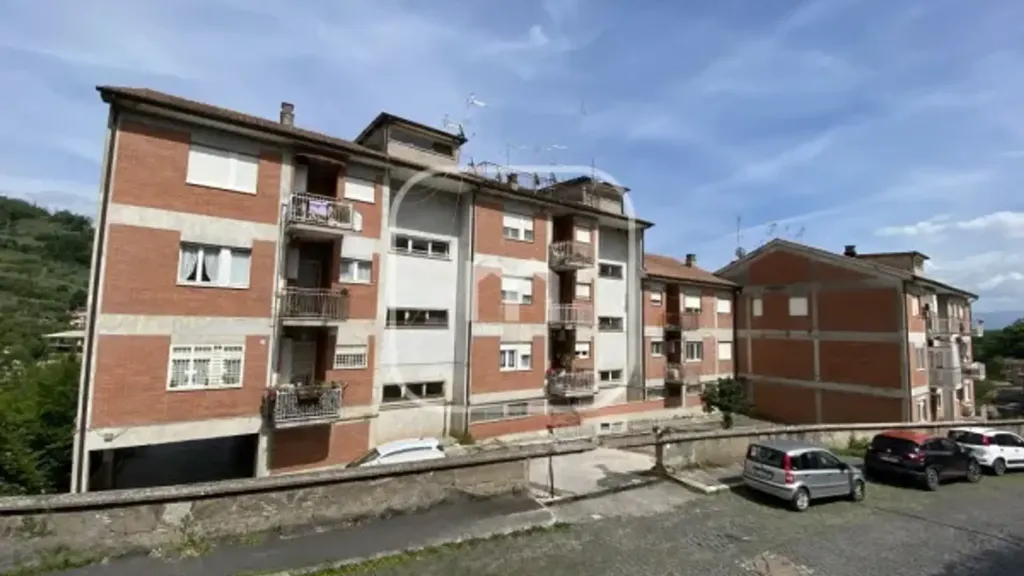 Välivaade - Bright Trilocale with Balcony in Genazzano