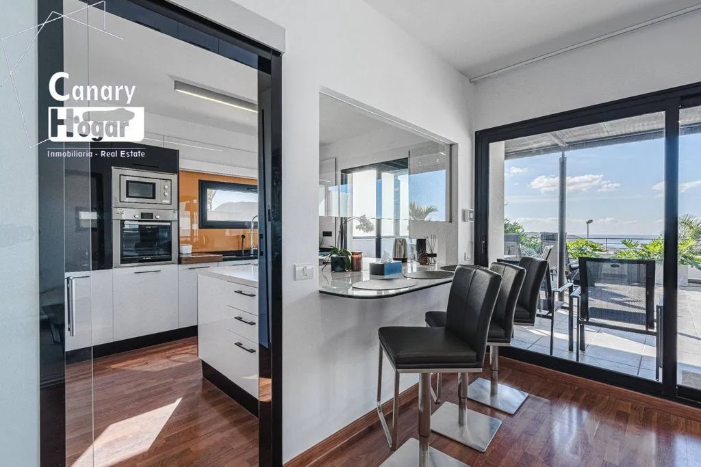 Cuisine - Luxury Villa with Ocean Views in Adeje