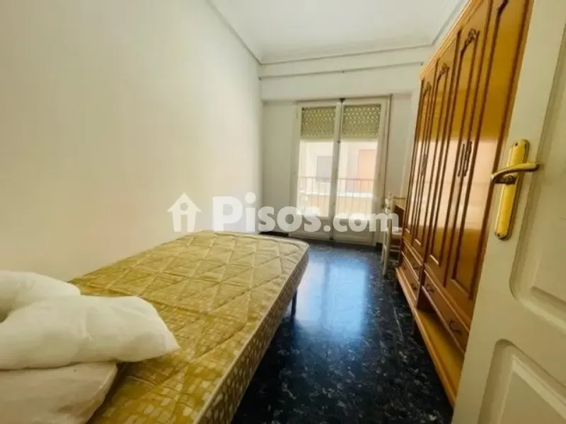 Bedrooms - Student-Friendly Flat with Balconies in Altabix