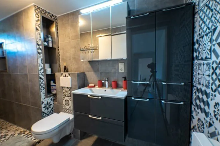 Bathrooms - Charming Cottage in Halanzy, Aubange