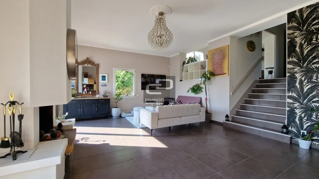Elutuba - Villa with Exceptional View in Albigny sur Saône