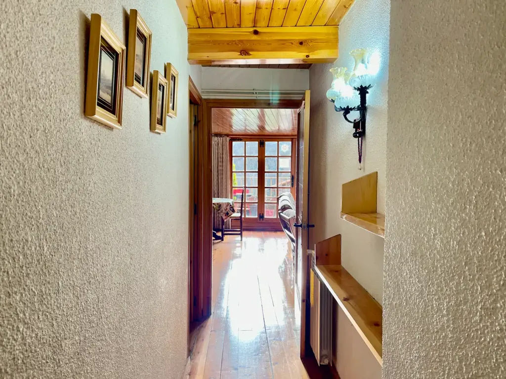 Flur - Furnished Attic with Mountain View in Setcases