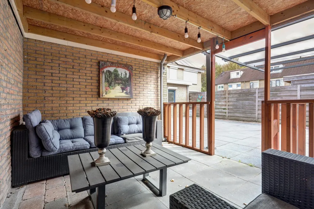 Terrass - Two-Storey House with Garden in Almelo