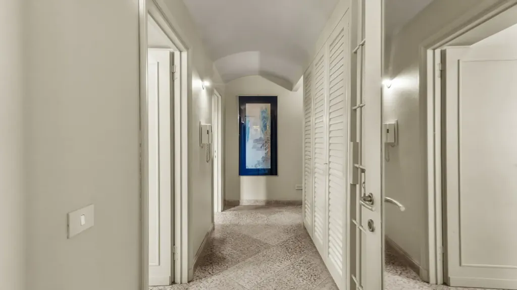 hallway_entrance