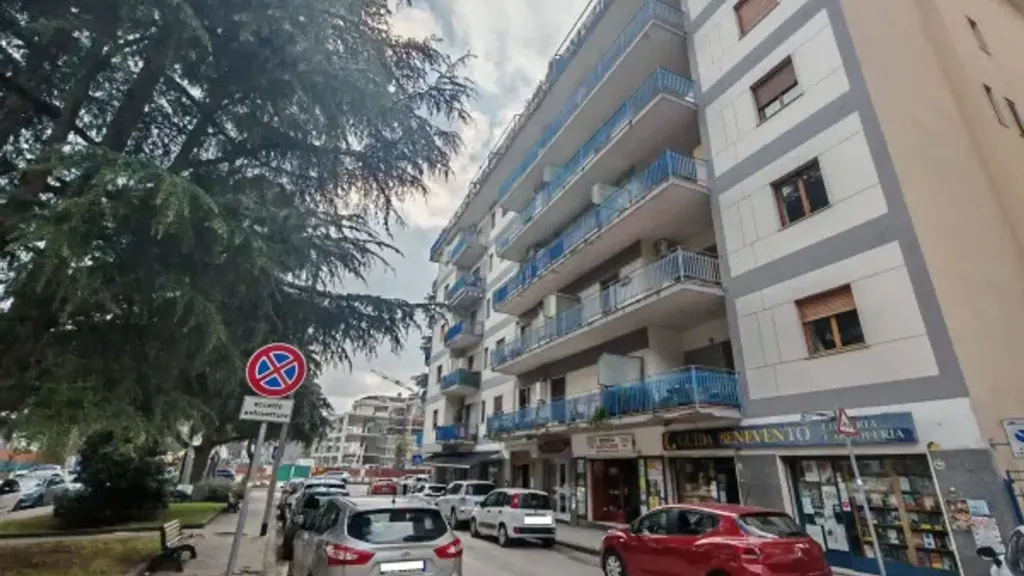 Exterior - Apartment with Balcony in High Street, Benevento