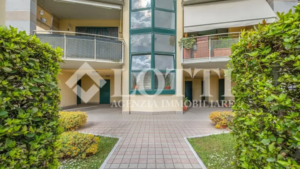 Aed - Triplex with Terrace in Pontedera