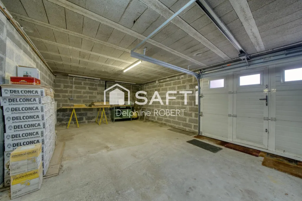 Garaaž - Charming House with Garden in Saintes